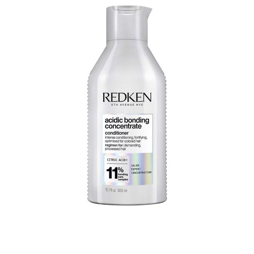 ACIDIC COLOR GLOSS conditioner enhances the shine of your color 300 ml 300 ml