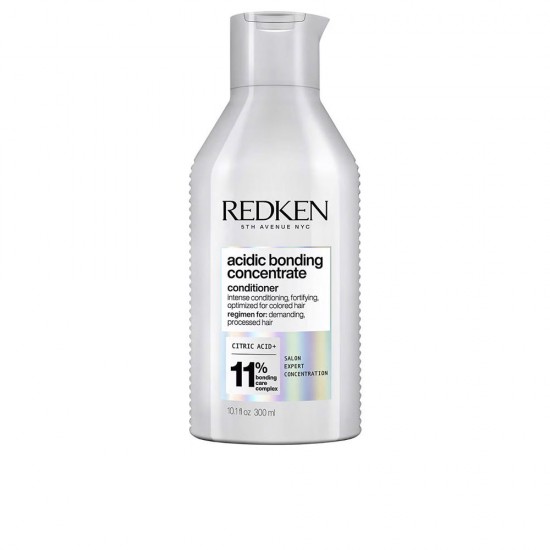 ACIDIC COLOR GLOSS conditioner enhances the shine of your color 300 ml 300 ml